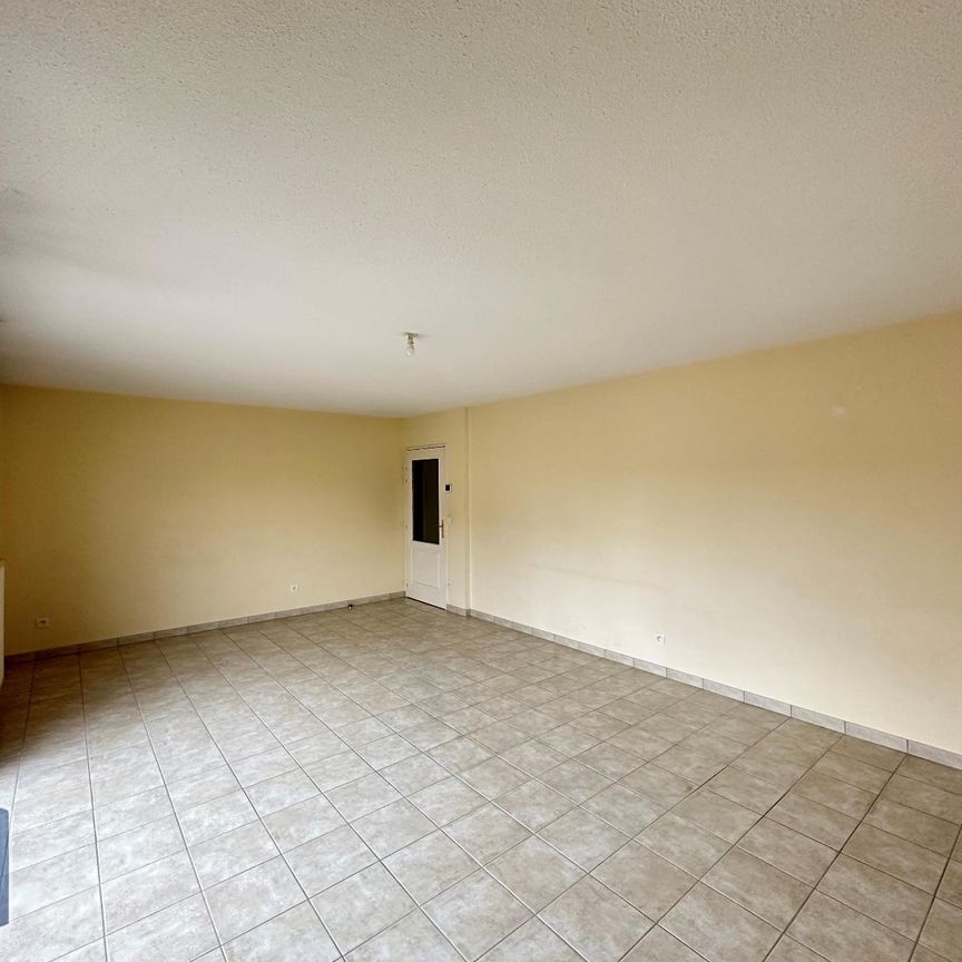 Location Appartement 3 pièces 76m² ST LAURENT SUR SAONE 01750 - Photo 1