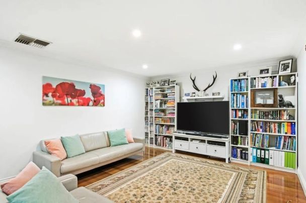 Spacious Living - Photo 1