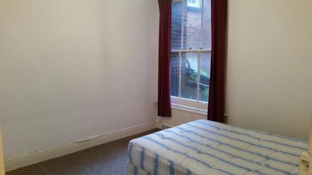 2 bedroom flat to rent - Photo 3