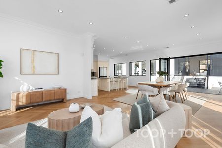 Luxury 5 bedroom home in Wattle Park - Photo 3