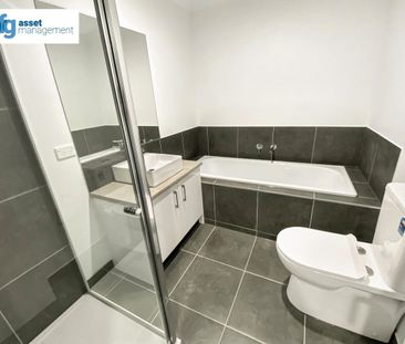 3-Bedroom Townhouse in a Quiet Location! With A/C unit upstairs - Photo 4