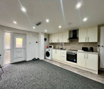 Dewsbury Road, Leeds - Photo 2