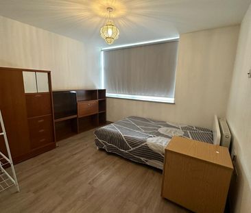 Two bedroom apartment ideal for working families- 1900 pcm inclusiv... - Photo 3