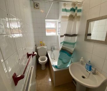 2 bedroom ground floor flat to rent - Photo 3