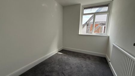 3 bedroom flat to rent - Photo 3