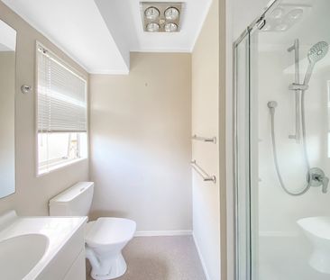 Tidy family house in Burswood - Photo 6