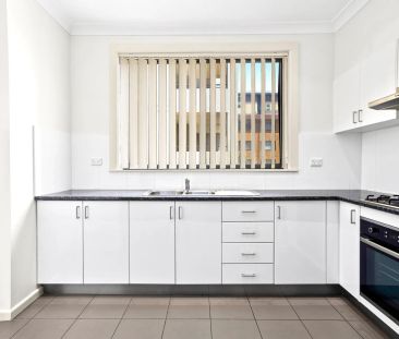 Convenient inner-city pad - Photo 4