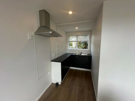 Tastefully renovated in a convenient location - Photo 5