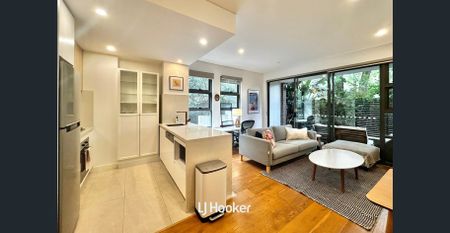 Modern and Spacious - Walk to Station & Shops - Photo 2