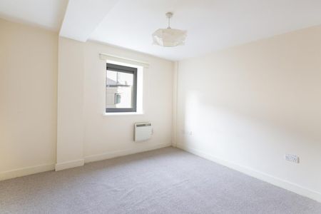 2 Bed Flat - Photo 3