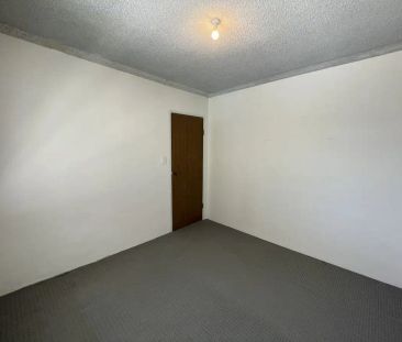 “Charming 2-bedroom Unit” - Photo 6