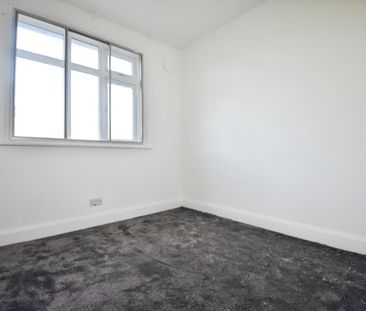 3 bedroom end of terrace house to rent - Photo 4