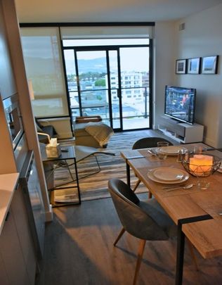 8th Floor @ Brooklyn – Utilities Included! - Photo 1