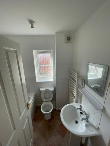 3 bedroom semi-detached house to rent - Photo 4