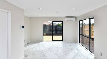 Modern house in the heart of Papatoetoe - Photo 2