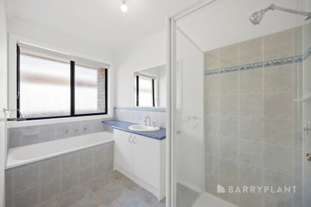 Beautifully Presented Family Home with Space to Enjoy! - Photo 5
