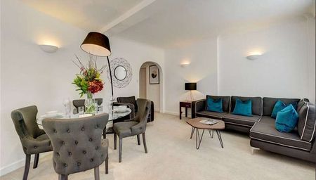 A stylish two bedroom apartment set across 792 sq ft in Mayfair. - Photo 5