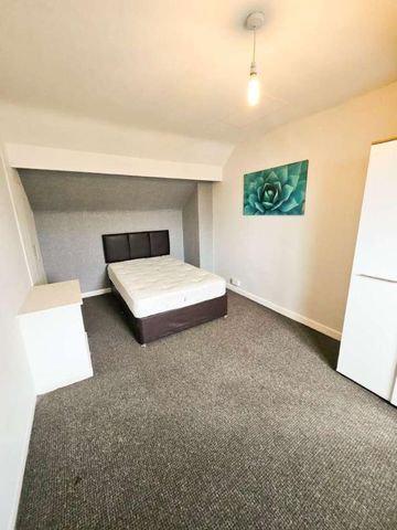 Elmfield Road, Hyde, DN1 - Photo 3