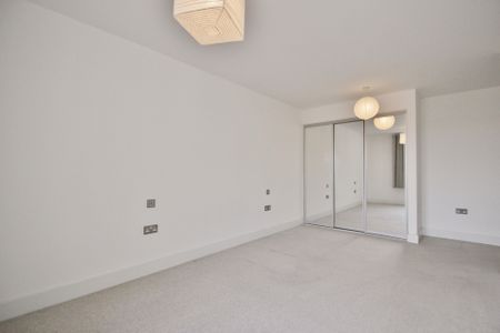 Abbotsford Court, Lakeside Drive, Park Royal, London, NW10 - Photo 3