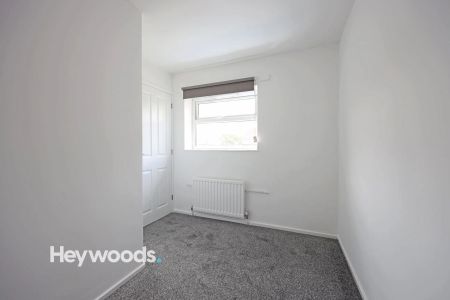 3 bed semi-detached house to rent - Seabridge Lane, Newcastle, ST5 - Photo 5
