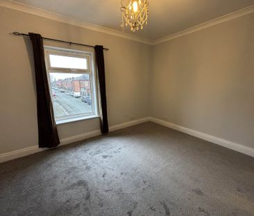 Price £1,000 pcm - Available Now - Unfurnished - Photo 4