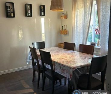 4 bedroom detached house to rent - Photo 3