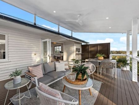 Spacious Family Home with Modern Comforts and Outdoor Entertaining - Photo 5