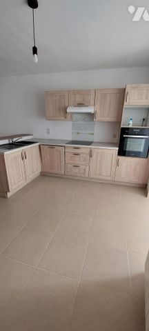 LE CATEAU CAMBRESIS : MAISON RENOVEE 2 CHAMBRES, TERRASSE ET JARDIN - Photo 3