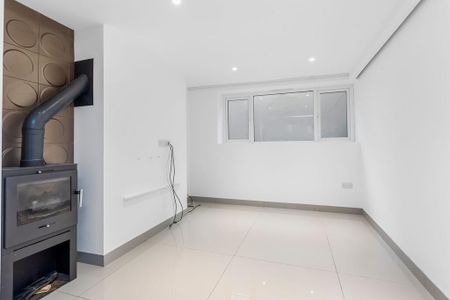 4 bedroom terraced house to rent - Photo 2