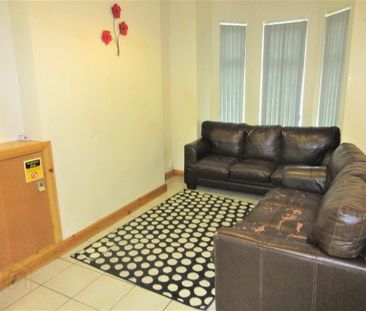 Great House ~ All Bedrooms Upstairs, 45 Agincourt Avenue, Queens Qu... - Photo 5