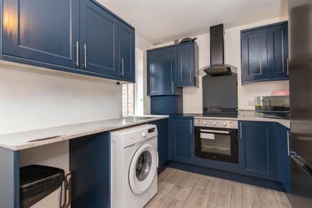 3 bed House - Semi-Detached To Let - Photo 4