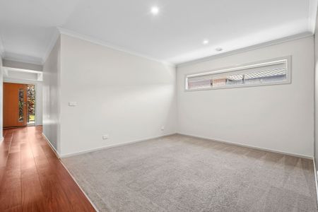 Calling All Golfers - Four Bedroom, Two Bathroom, Two Living Family Home - Photo 4