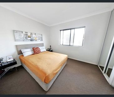 2 Bedroom in Northbridge - Photo 2