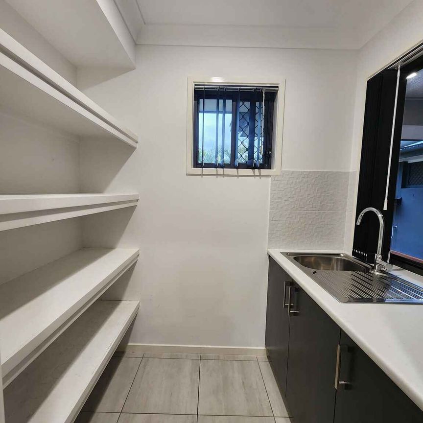CABOOLTURE - FAMILY & MODERN - Photo 1