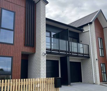 Brand New 3 bedroom townhouse for rent!! - Photo 4