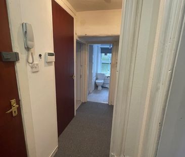 2 Bed Flat, Alfred Terrace, G12 - Photo 3