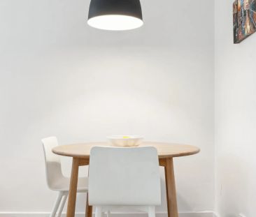 Light-Filled One-Bedroom Apartment in Prime Armadale Location - Photo 4