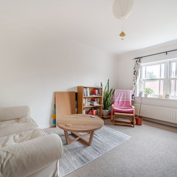 St Lukes Square, Guildford - 1 bedroomProperty for lettings - Seymours - Photo 1