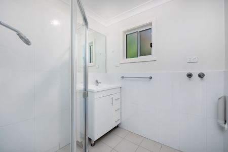 Modern & Spacious Villa Style Home - Photo 2