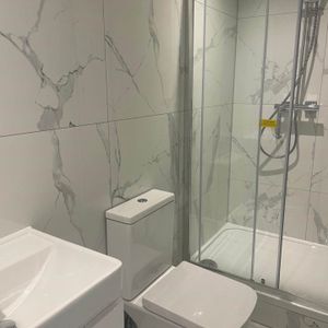 Price £1,300 pcm - Available 12/05/2026 - Furnished - Photo 3