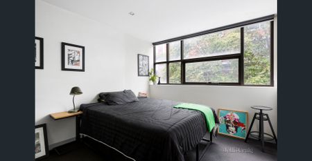 Stylish, Spacious and Right in the Heart of Collingwood - Photo 3