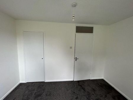 2 bedroom semi-detached house to rent - Photo 4