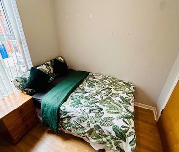 Westminster Street, Room 2, All Bills Included, Belfast, BT7 1LA - Photo 6