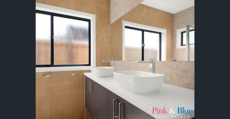 Upgarded Family Home for Rent! - Photo 4