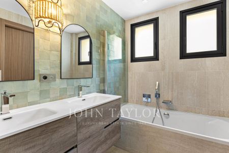 Maison à louer Mougins, Cote d'Azur, France12 000 EUR / Mois - Photo 2
