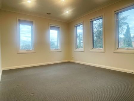 IMPRESSIVE TOWNHOUSE IN MOUNT WAVERLEY SCHOOL ZONE (STSA) - Photo 3