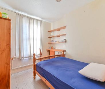 6 bedroom end of terrace house to rent - Photo 2