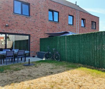 Modern wooncomfort in een rustige, residentiële omgeving te Eeklo! - Photo 1