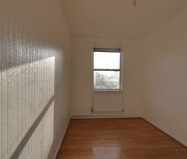 Fieldfare Road, Thamesmead, London, SE28 - Photo 3