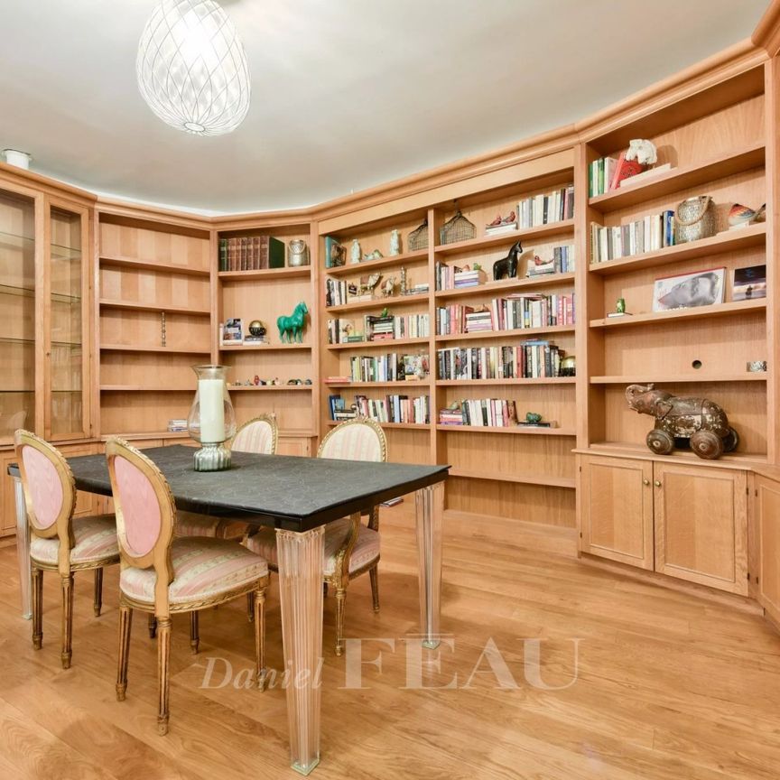 Appartement • Elysées-Madeleine - Photo 1